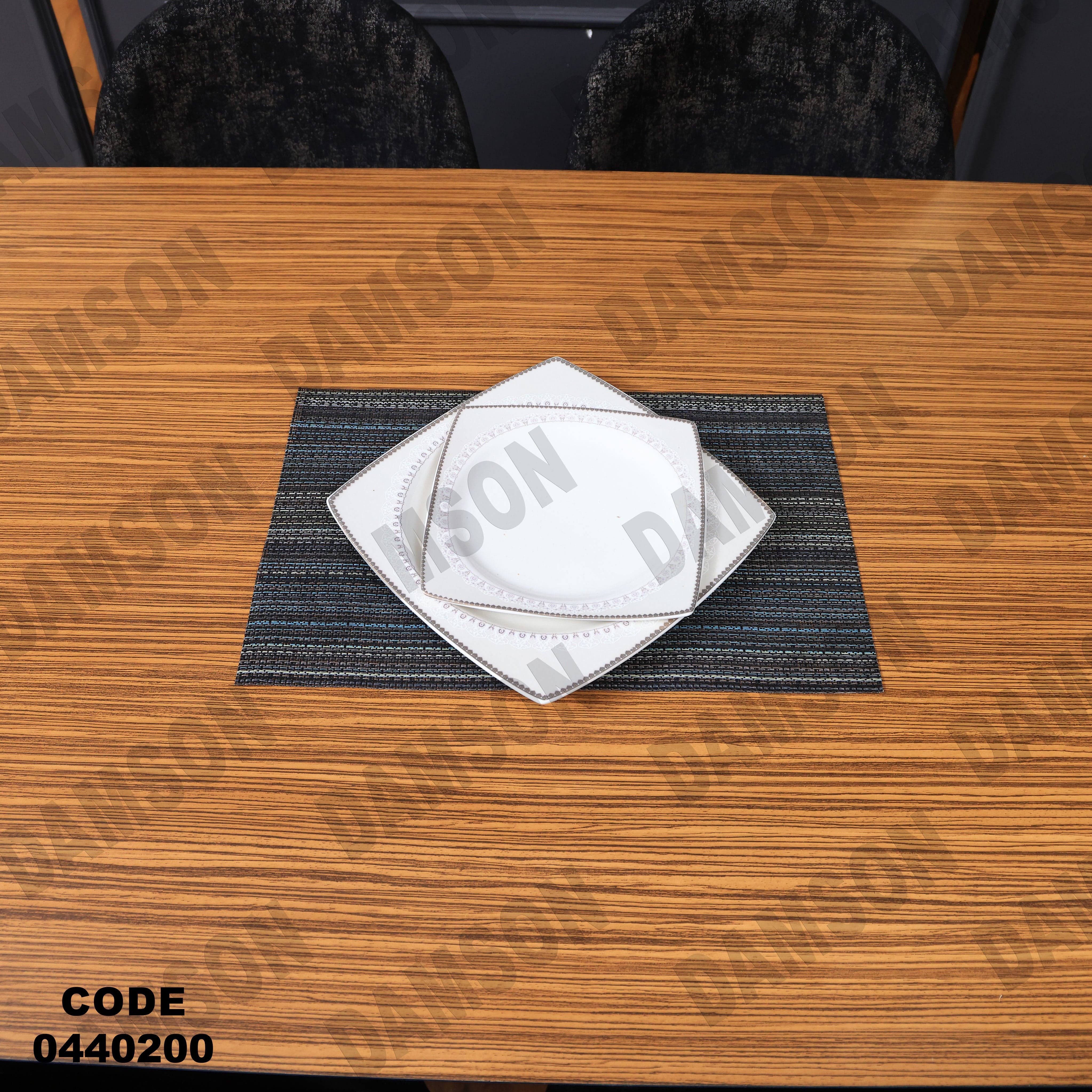 غرفة سفرة 402